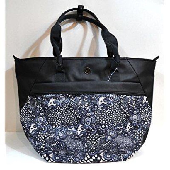 lululemon athletica Handbags - Lululemon Gym Bag lululemon athletica Handbags - Lululemon Gym Bag